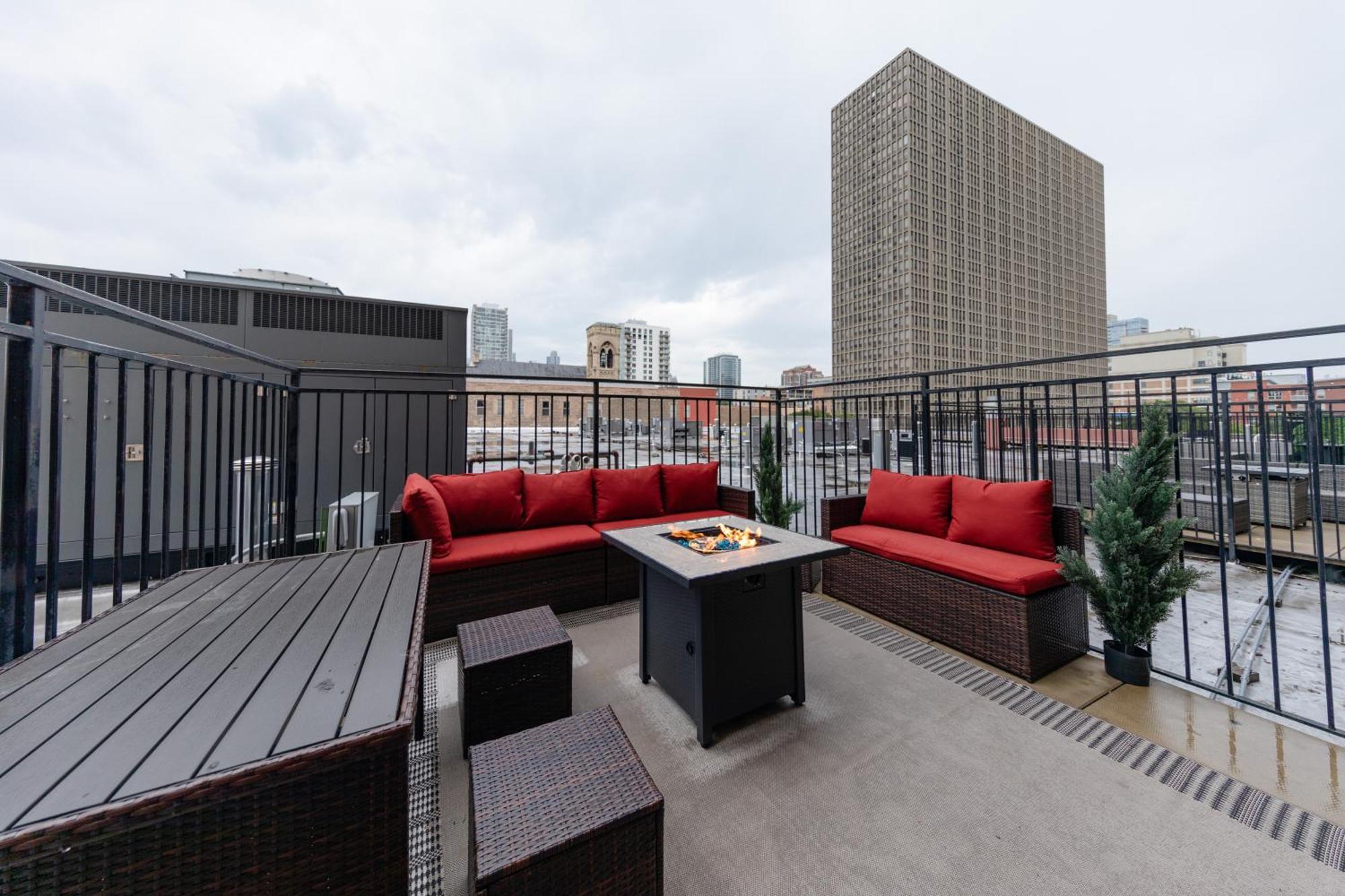 Mccormick Patio Skyline Unit For Up To 6 Guests With Optional Parking Daire Chicago Dış mekan fotoğraf